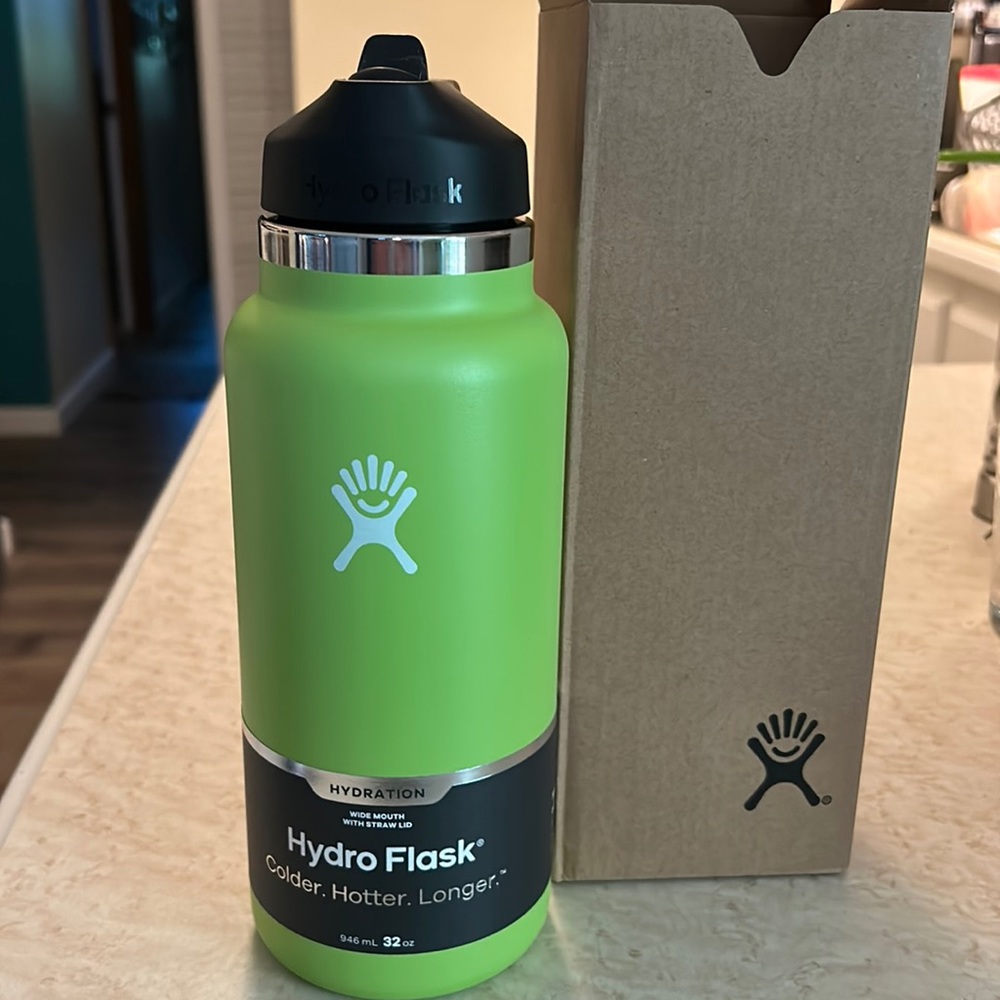 NWT 32 oz Wide Mouth w/Straw Lid bottle